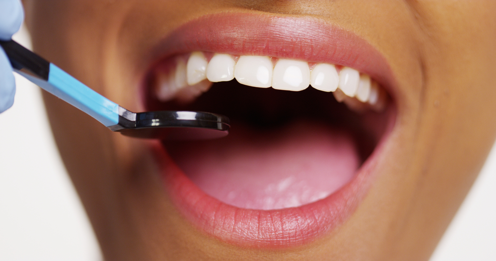 Całościowe leczenie dentystyczne – odkryj ścieżkę do zdrowych i pięknego uśmiechu.